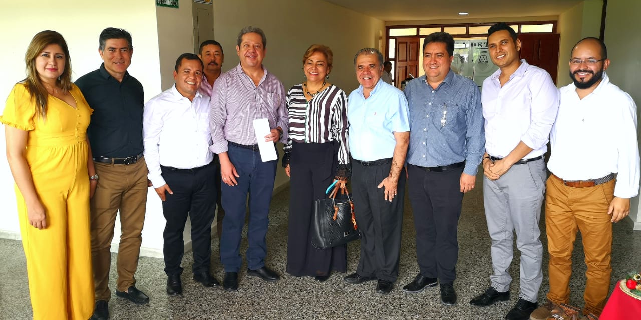La Diputada Tatiana Méndez, León Aguilera; Alcalde de Pitalito, Edgar Muñoz; Gobernador del Huila, Luis Enrique Dussán; Senadora Esperanza Andrade, Jorge Montenegro, Director Ejecutivo del Comité de Cafeteros del Huila; Alcalde de San Agustín, Luis Fernando Llanos; Alcalde de Timaná, Adrián Artunduaga y el Alcalde de Oporapa, Juan Carlos Ruales.